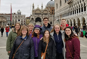 La Roche students on Study Abroad trip