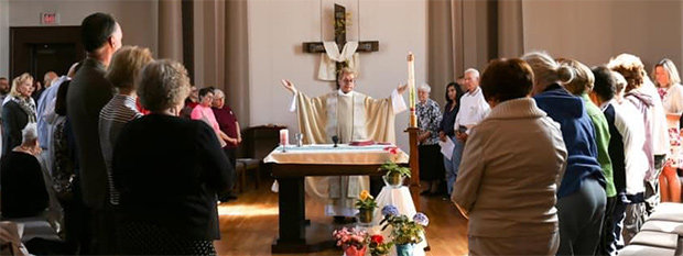 Father Peter Hortin celebrating the Mass
